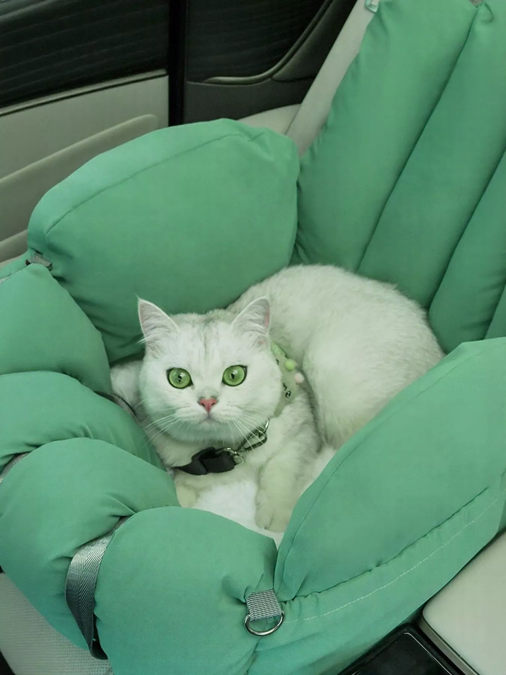 Comfortable & Portable Pet Car Nest