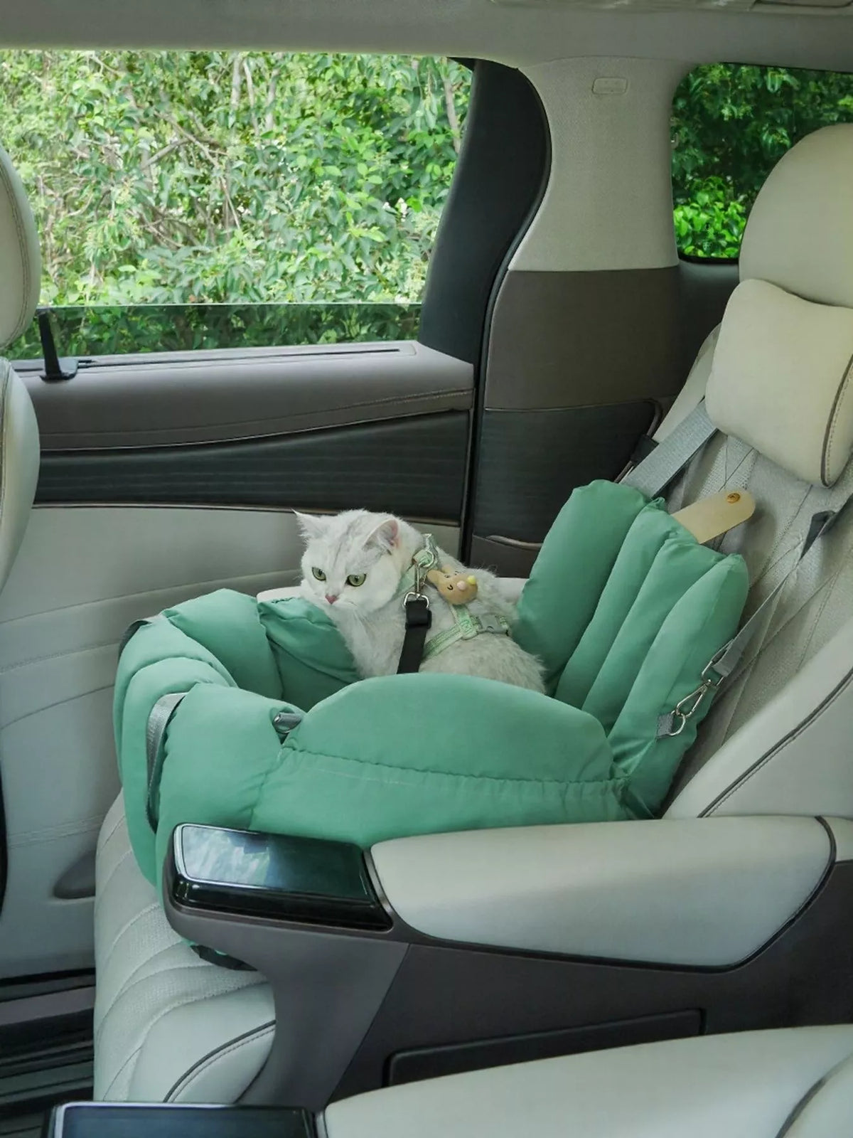 Comfortable & Portable Pet Car Nest